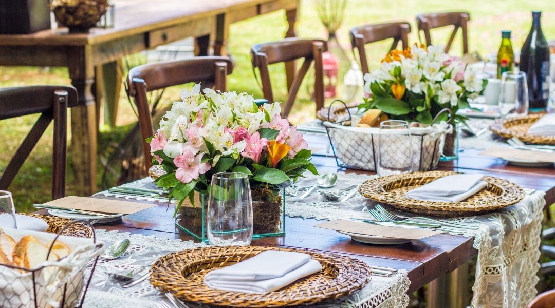 Flores de diferentes tipos en boda